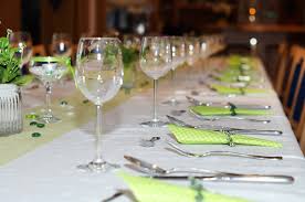 Image: Table with place settings